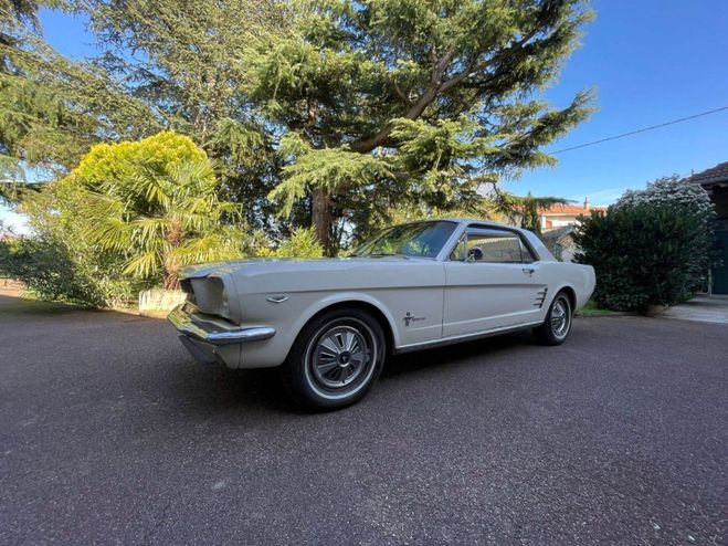 Ford Mustang V8 289ci 1966 Coupe de Beige Clair de 1966