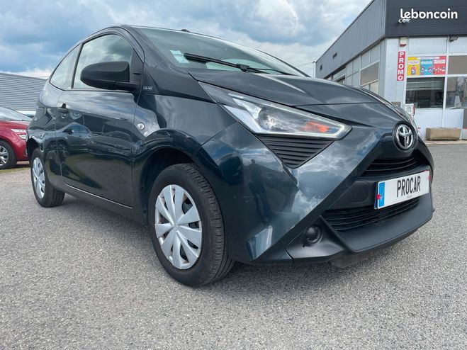 Toyota Aygo 1.0 VVTi 72 X-BLACK 1re MAIN Gris de 2019
