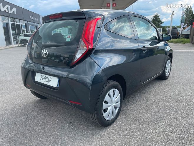 Toyota Aygo 1.0 VVTi 72 X-BLACK 1re MAIN Gris de 2019