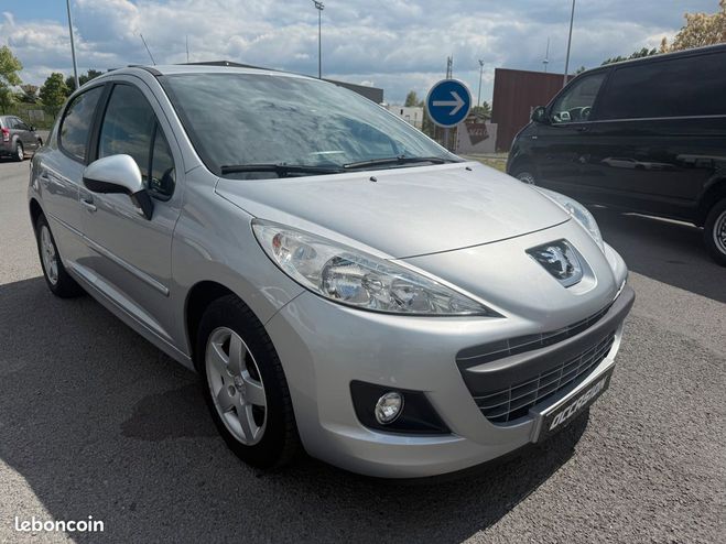 Peugeot 207 1.4 essence 95cv 56000Km 1ere Main tat   de 2012