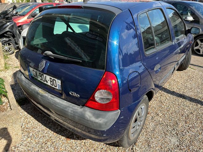 Renault Clio II phase 2 1.2i 60cv Bleu de 2001