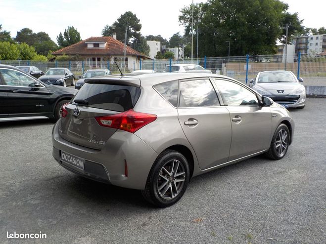 Toyota Auris ii hybride 136h dynamic Beige de 2014