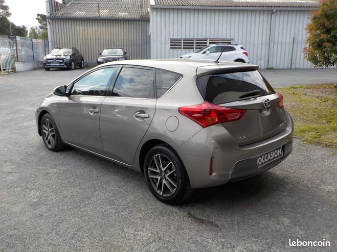 Toyota Auris ii hybride 136h dynamic Beige de 2014