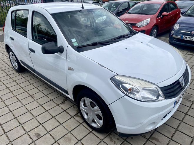Dacia Sandero 1.4i 75 ch GPL Blanc Mtallis de 2010