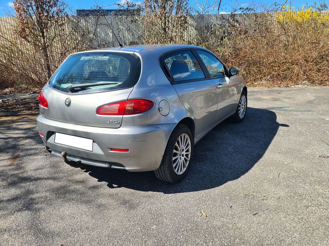 Alfa romeo 147 1.9 JTD 120 DISTINCTIVE Gris de 2008