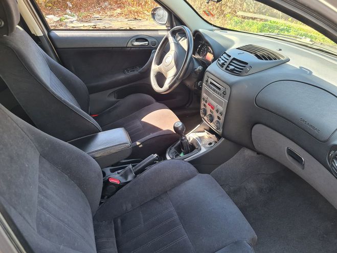 Alfa romeo 147 1.9 JTD 120 DISTINCTIVE Gris de 2008