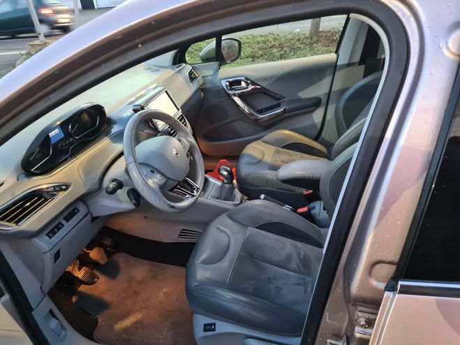 Peugeot 208 1.6 HDI  92 CV ALLURE  CARNET ENTRETIENT Gris de 2012