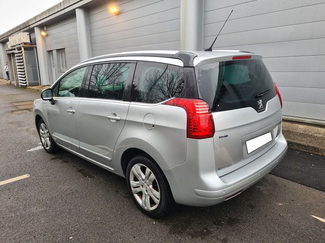 Peugeot 5008 1.6 bhdi 120 CV BUSNESS PACK CRIT 2 Gris clair de 2015