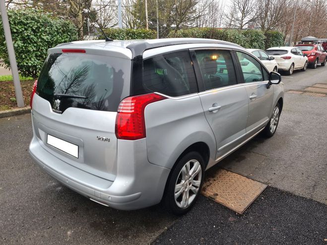 Peugeot 5008 1.6 bhdi 120 CV BUSNESS PACK CRIT 2 Gris clair de 2015