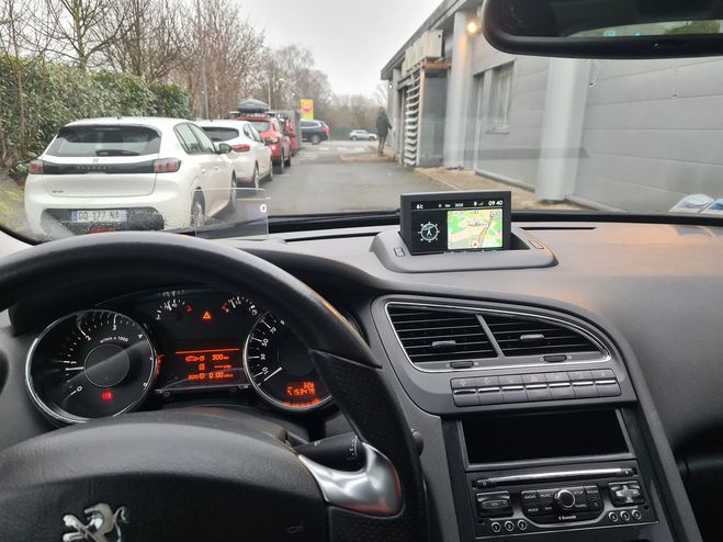 Peugeot 5008 1.6 bhdi 120 CV BUSNESS PACK CRIT 2 Gris clair de 2015