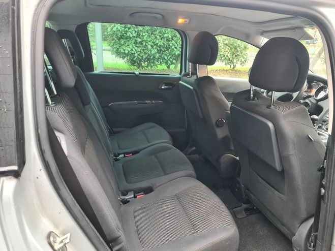 Peugeot 5008 1.6 bhdi 120 CV BUSNESS PACK CRIT 2 Gris clair de 2015
