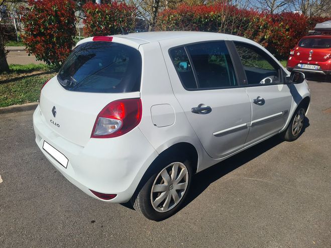 Renault Clio 1.2 16v Blanc de 2012