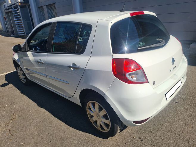 Renault Clio 1.2 16v Blanc de 2012