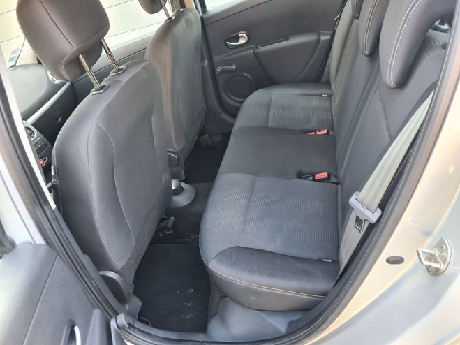Renault Clio 1.2 16v carnet et suivie Gris clair de 2011
