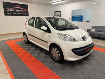  Voir détails -Peugeot 107 1.0 TRENDY à  La Tessoualle (49)