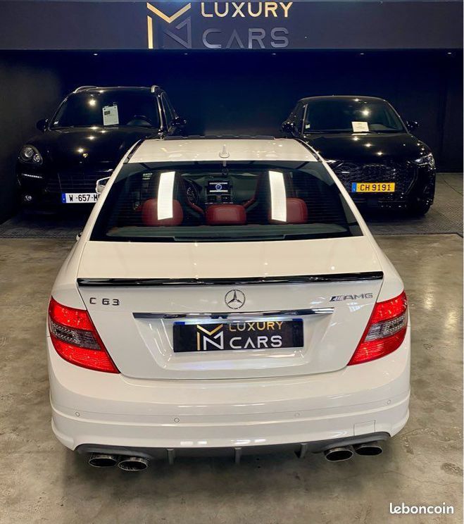 Mercedes Classe C 63 AMG 6.2 L V8 457 ch  de 2011