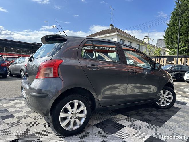 Toyota Yaris 87 VVT-I LUNA PACK 5P Gris de 2008