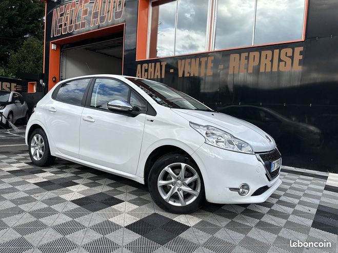 Peugeot 208 1.2 VTI STYLE 5P Blanc de 2014