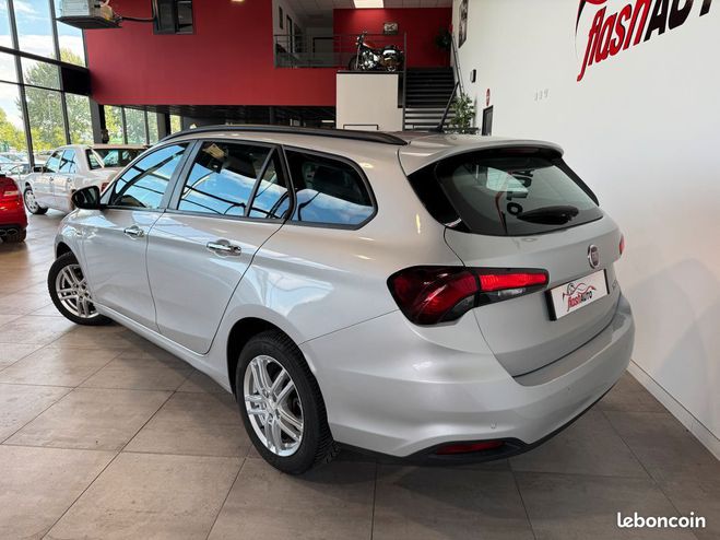 Fiat Tipo STATION WAGON MJTD 95cv-2017 Gris de 2017