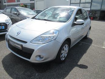  Voir détails -Renault Clio III 1.2 16V 75 Zen à Aubire (63)
