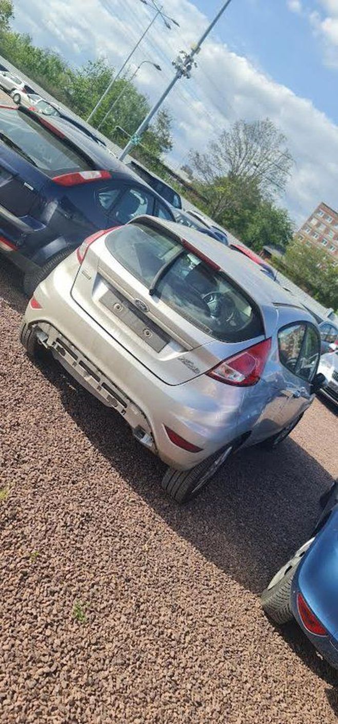 Ford Fiesta 1.0i - 100ch (5 cv) - BVM5 - Gris - EcoB Gris Clair de 2014