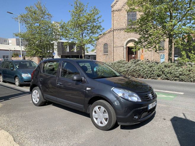 Dacia Sandero 1.2 16v 75 Euro5 NOIR de 2011