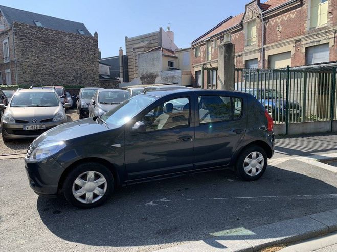 Dacia Sandero 1.2 16v 75 Euro5 NOIR de 2011
