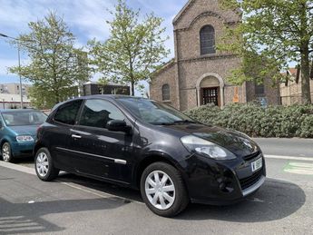  Voir détails -Renault Clio III 1.5 DCI 75ch eco 3p à  Le Havre (76)