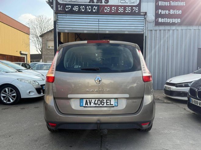 Renault Grand Scenic III (R95) 1.9 dCi 130ch FAP Expression 7 BEIGE FONCE de 2010