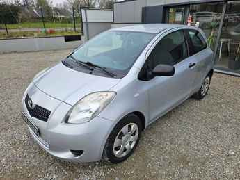  Voir détails -Toyota Yaris 1.0 VVT-i 68ch 3p à Saint-Jean-de-Linires (49)