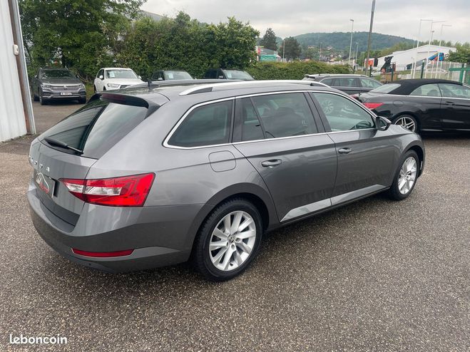 Skoda Superb Combi 2.0 TDI 150 Boite automatique DSG  Gris de 2022