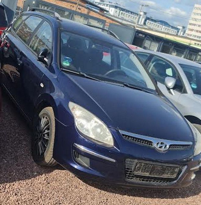 Hyundai I30 CW Break 1.6i 126ch (7 cv) 16V - BVM5 -  Bleu de 2008