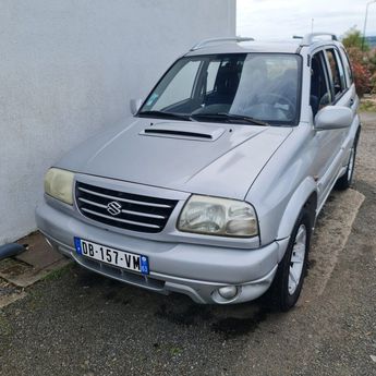  Voir détails -Suzuki Grand Vitara 4x4 - Break - 2.0 TDI 110ch 16V Turbo (7 à Thiers (63)