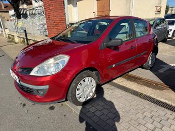  Voir détails -Renault Clio III (B/C85) 1.4 16v 98ch Confort Pack Cl à Corbeil-Essonnes (91)