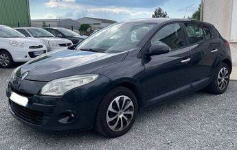  Voir détails -Renault Megane III 1.5 dCi 85ch Carminat TomTom à Saint-Mdard-d'Aunis (17)