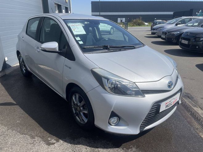 Toyota Yaris III HSD 100h Dynamic 5p GRIS CLAIR de 2012