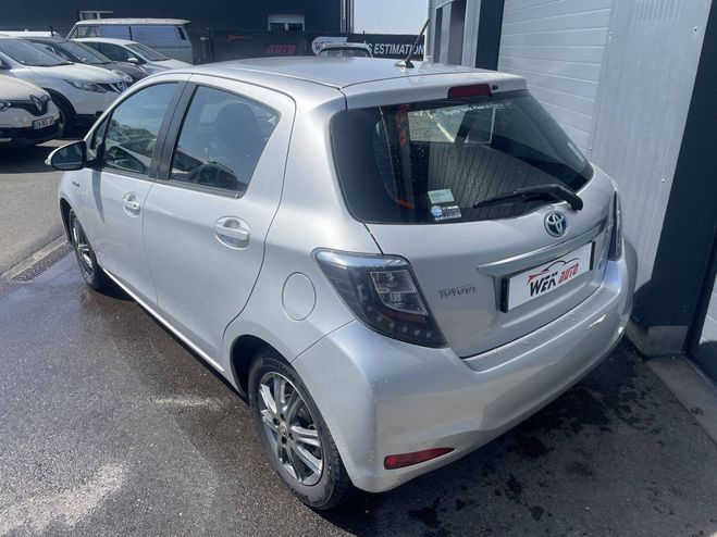 Toyota Yaris III HSD 100h Dynamic 5p GRIS CLAIR de 2012