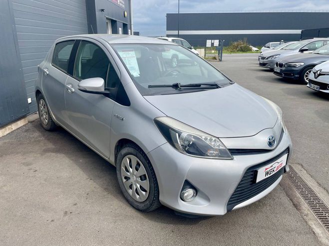 Toyota Yaris III HSD 100h Dynamic 5p GRIS de 2013