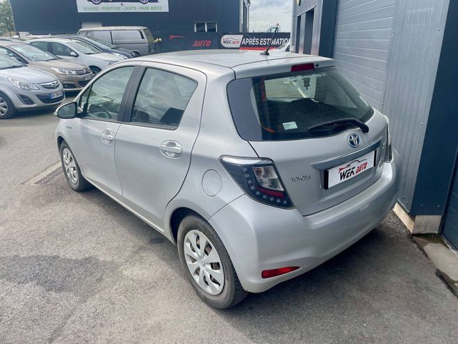 Toyota Yaris III HSD 100h Dynamic 5p GRIS de 2013