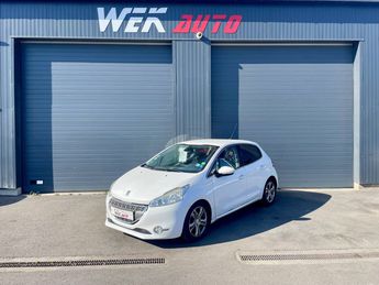  Voir détails -Peugeot 208 1.6 e-HDi FAP Allure 5p à Bral-sous-Montfort (35)