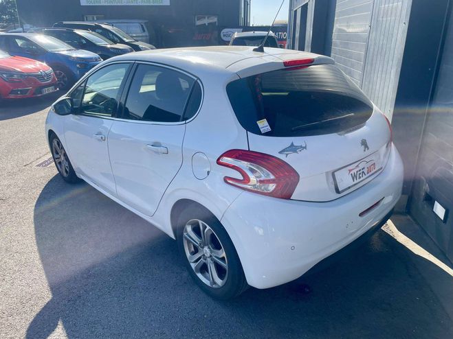 Peugeot 208 1.6 e-HDi FAP Allure 5p BLANC de 2012