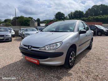  Voir détails -Peugeot 206 1.4 90CH à Darntal (76)