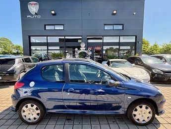  Voir détails -Peugeot 206 1.6i - 16V à Nouvoitou (35)