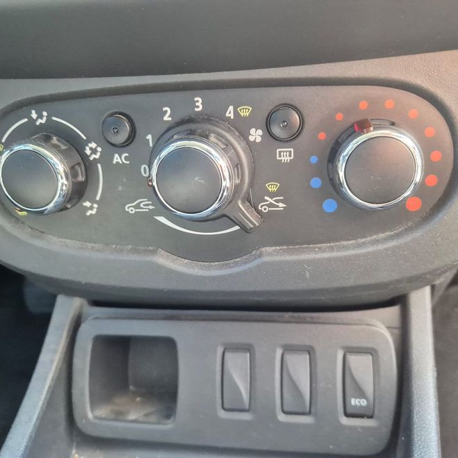 Dacia Duster (2) 1.5 DCI 110 PRESTIGE 4X2 BELLE AFFAI Bleu de 2015