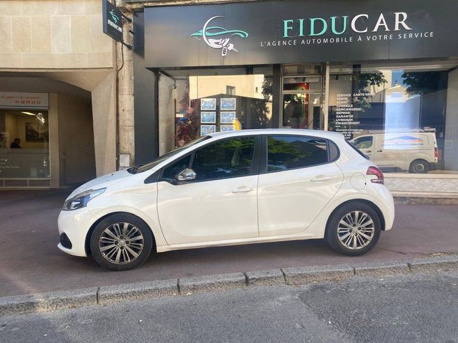 Peugeot 208 Phase 2 1.5 Blue HDi S&S 100cv BLANC de 2019