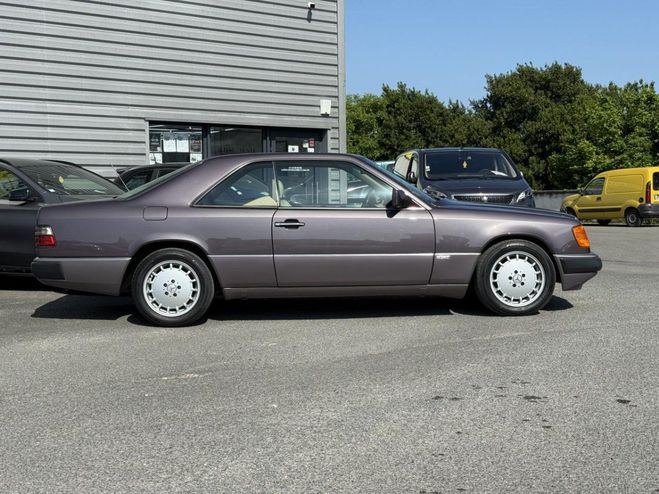 Mercedes Classe E Coup 300 SportLine MARRON FONCE de 1990