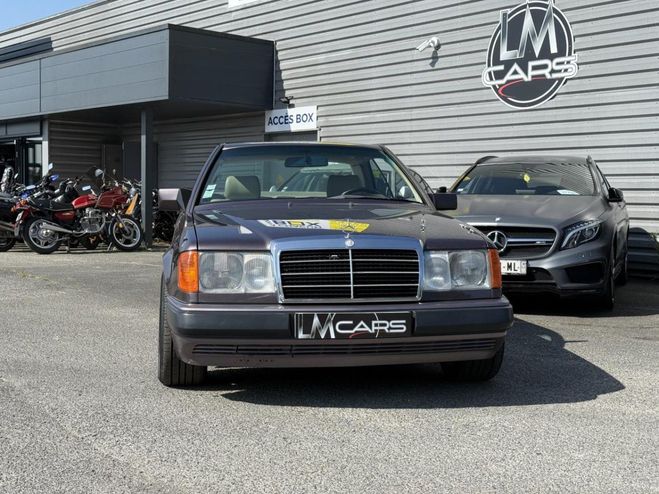 Mercedes Classe E Coup 300 SportLine MARRON FONCE de 1990