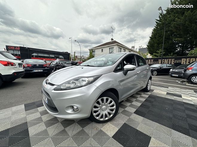 Ford Fiesta 1.4 TDCI 70CH FAP TREND 5P Gris de 2012