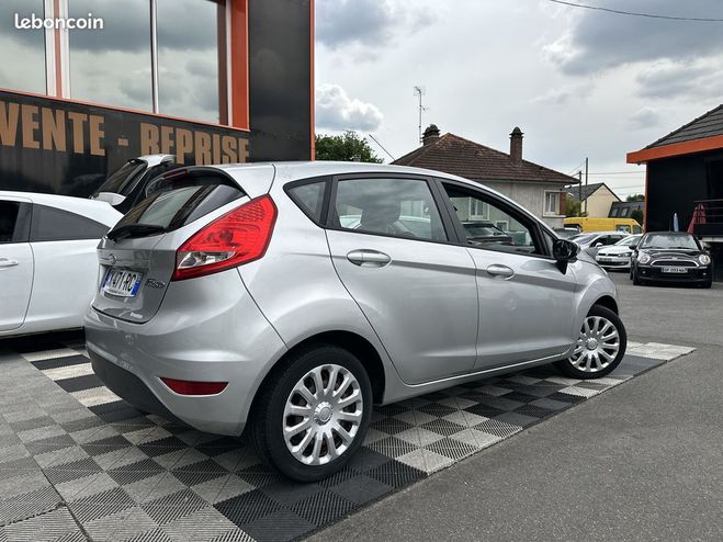 Ford Fiesta 1.4 TDCI 70CH FAP TREND 5P Gris de 2012