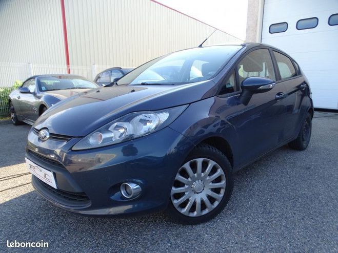 Ford Fiesta 1.25 82CH AMBIENTE 5P Gris de 2012